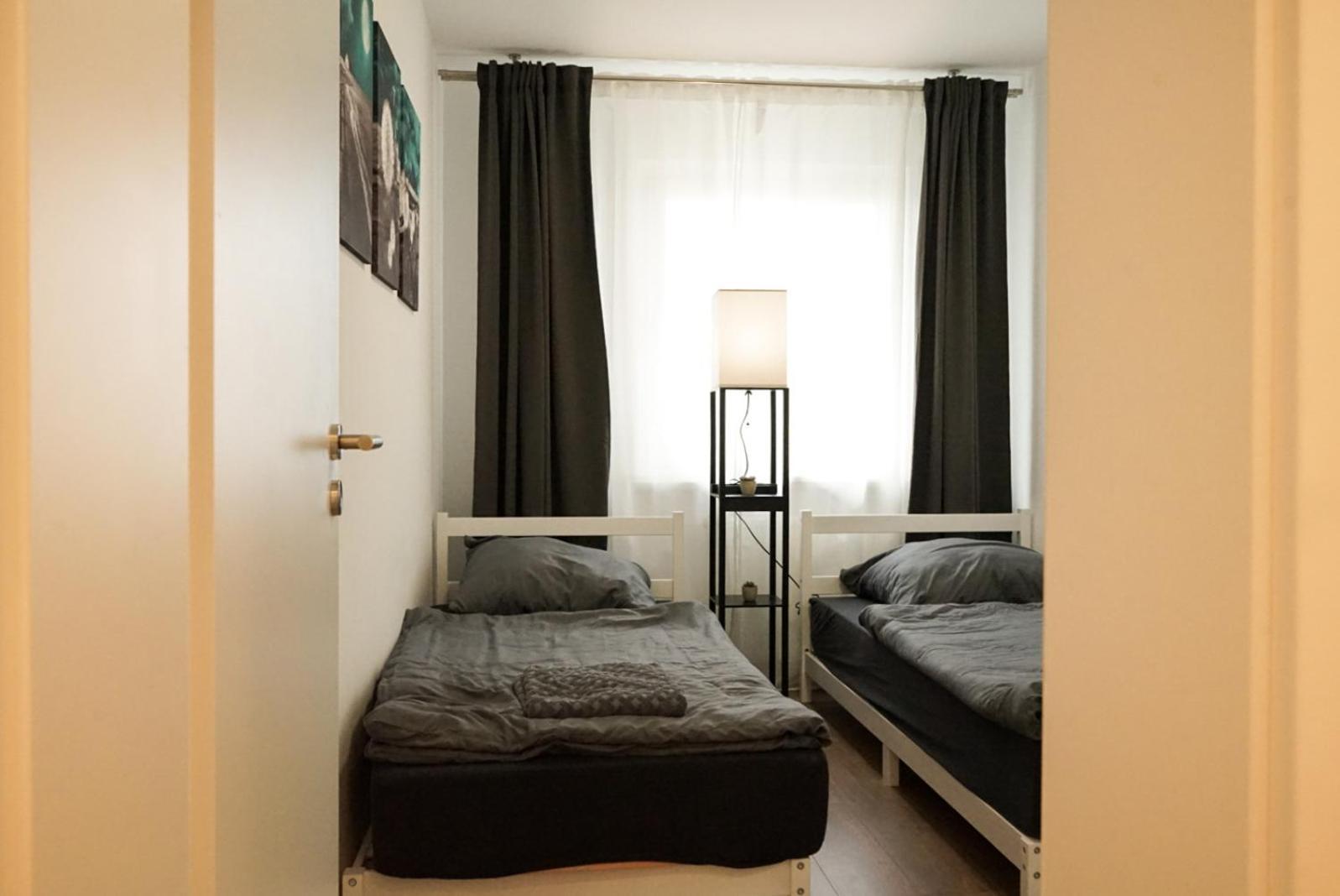 Moeblierte 3-Zimmer-Wohnung Nahe Duesseldorf In Duisburg-Sued Bagian luar foto