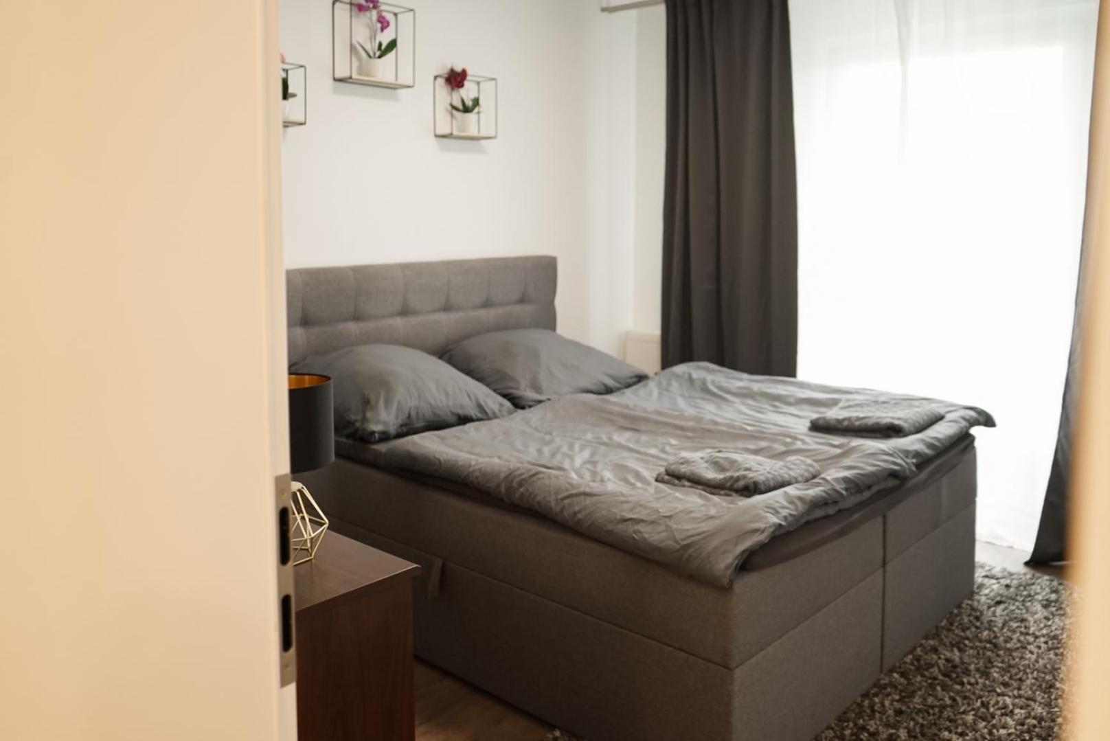 Moeblierte 3-Zimmer-Wohnung Nahe Duesseldorf In Duisburg-Sued Bagian luar foto