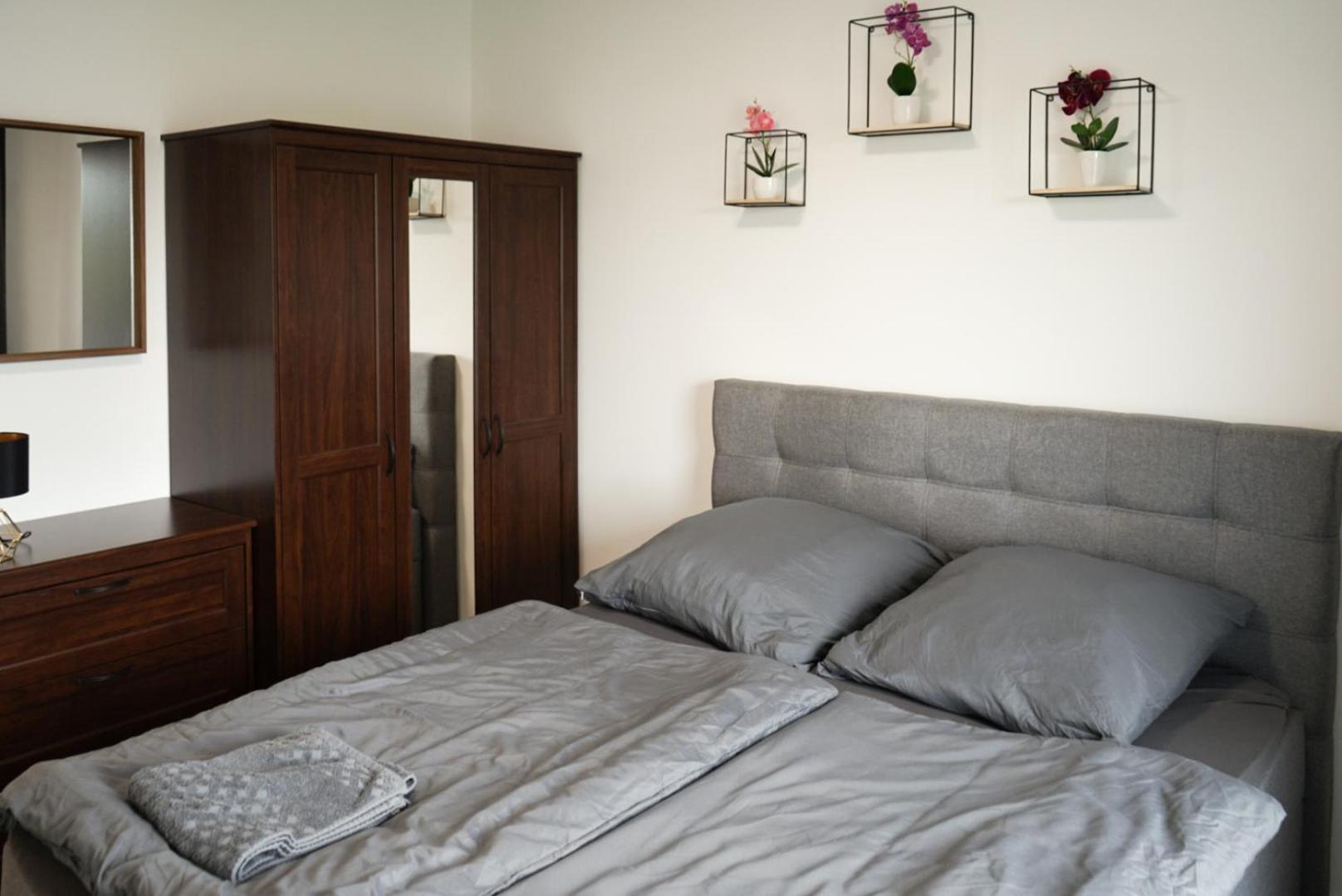 Moeblierte 3-Zimmer-Wohnung Nahe Duesseldorf In Duisburg-Sued Bagian luar foto
