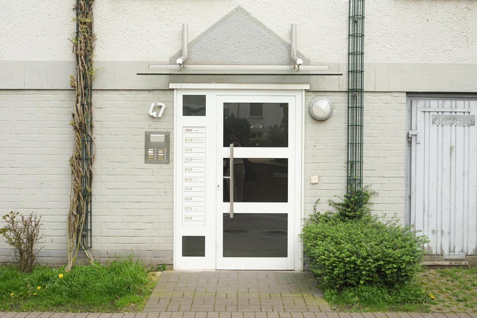 Moeblierte 3-Zimmer-Wohnung Nahe Duesseldorf In Duisburg-Sued Bagian luar foto